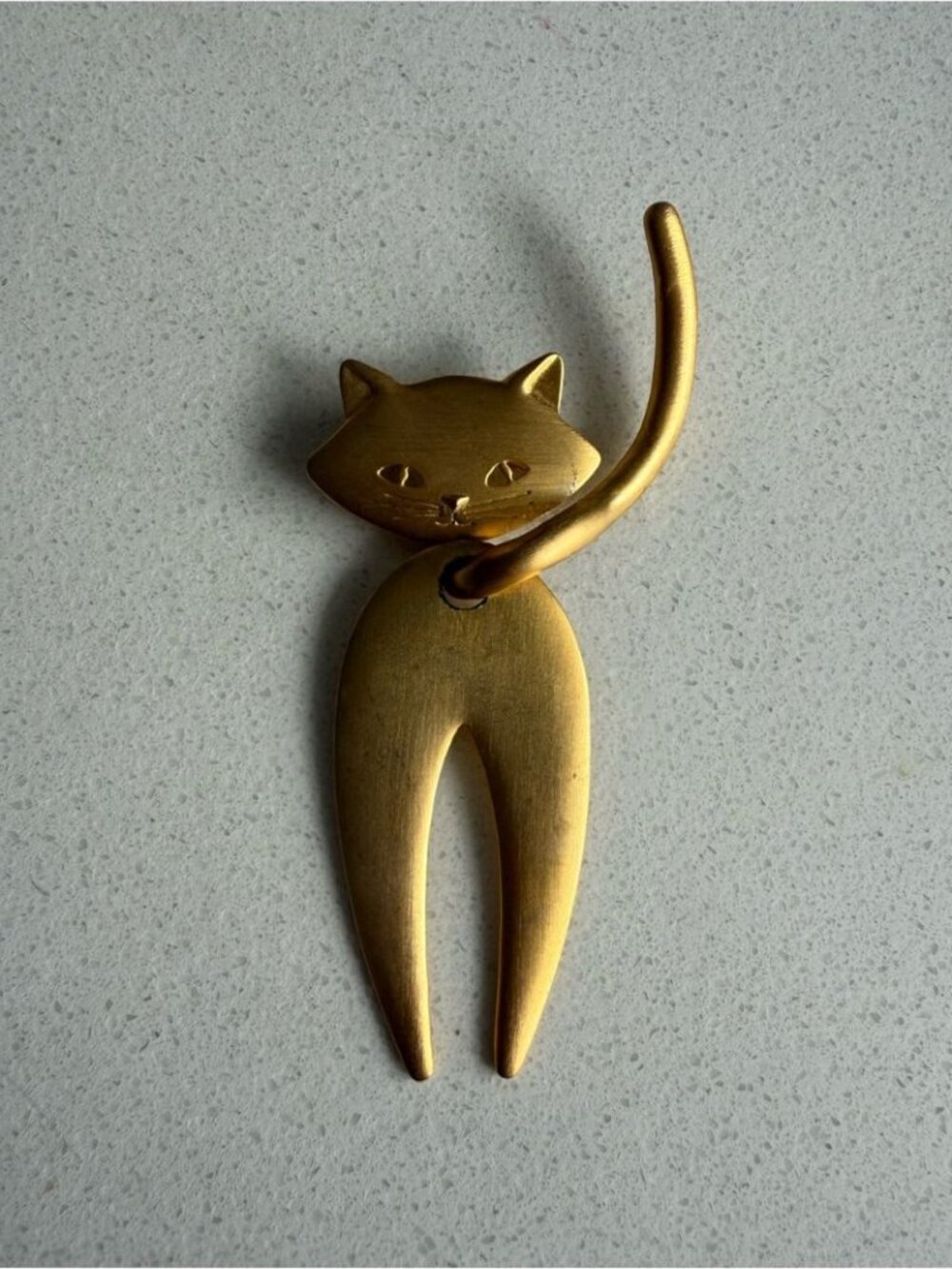 JJ GOLD TONE SATIN FINISH CAT PIN MOVABLE DANGLING BROOCH 3.5" - Picture 3 of 5
